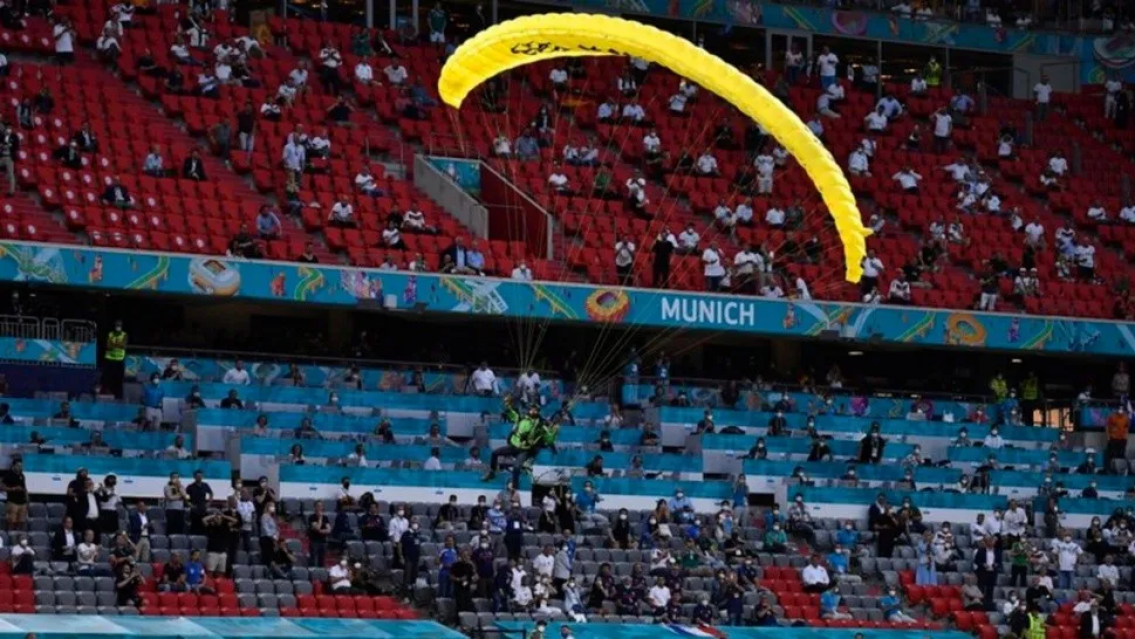 Protesta de Greenpeace en plena Eurocopa casi termina a los tiros