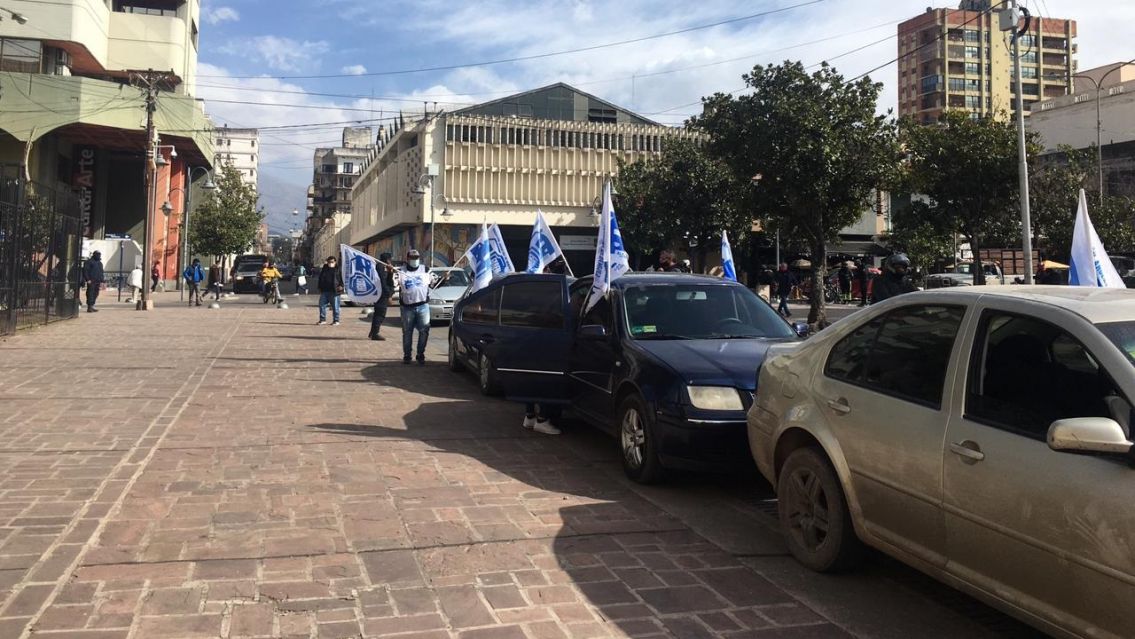 Tras una gresca escandalosa, remiseros se manifiestan en el centro jujeño