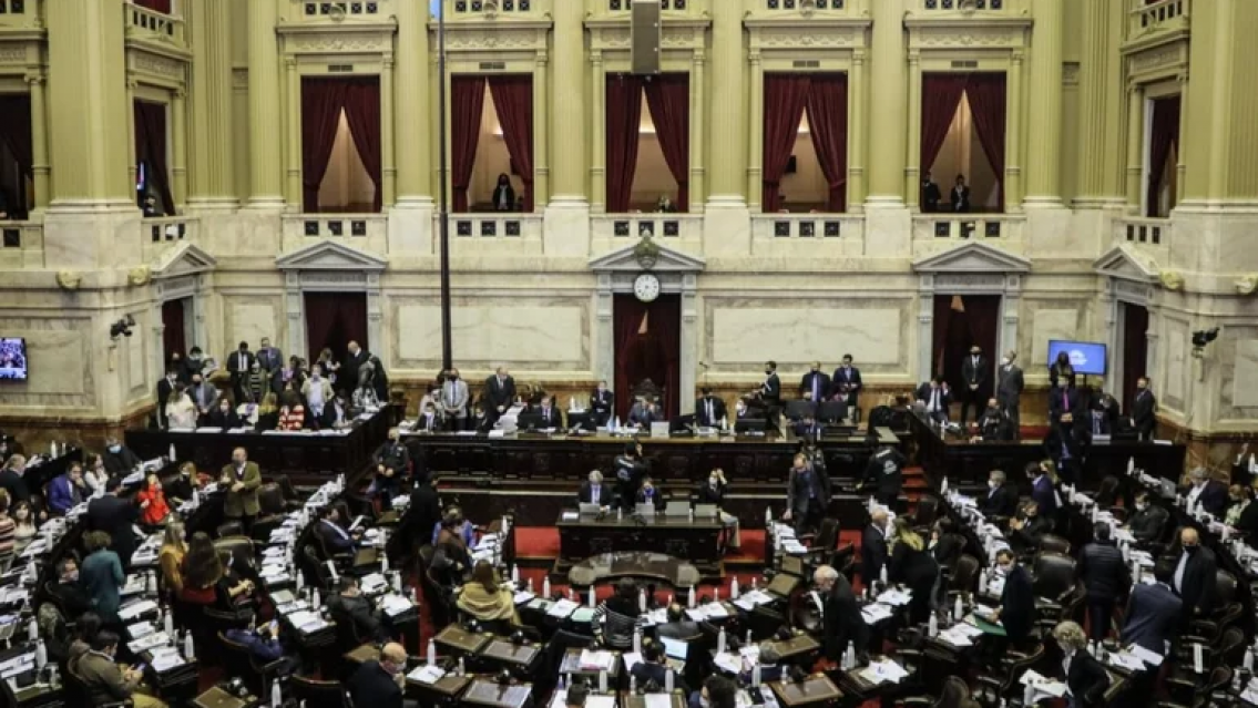 Diputado quiso hacer homenaje a Maradona en pleno recinto y Juntos por el Cambio lo fren�