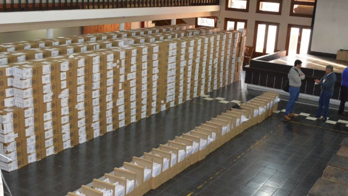 Comienza el escrutinio definitivo y reaparece el fantasma del fraude