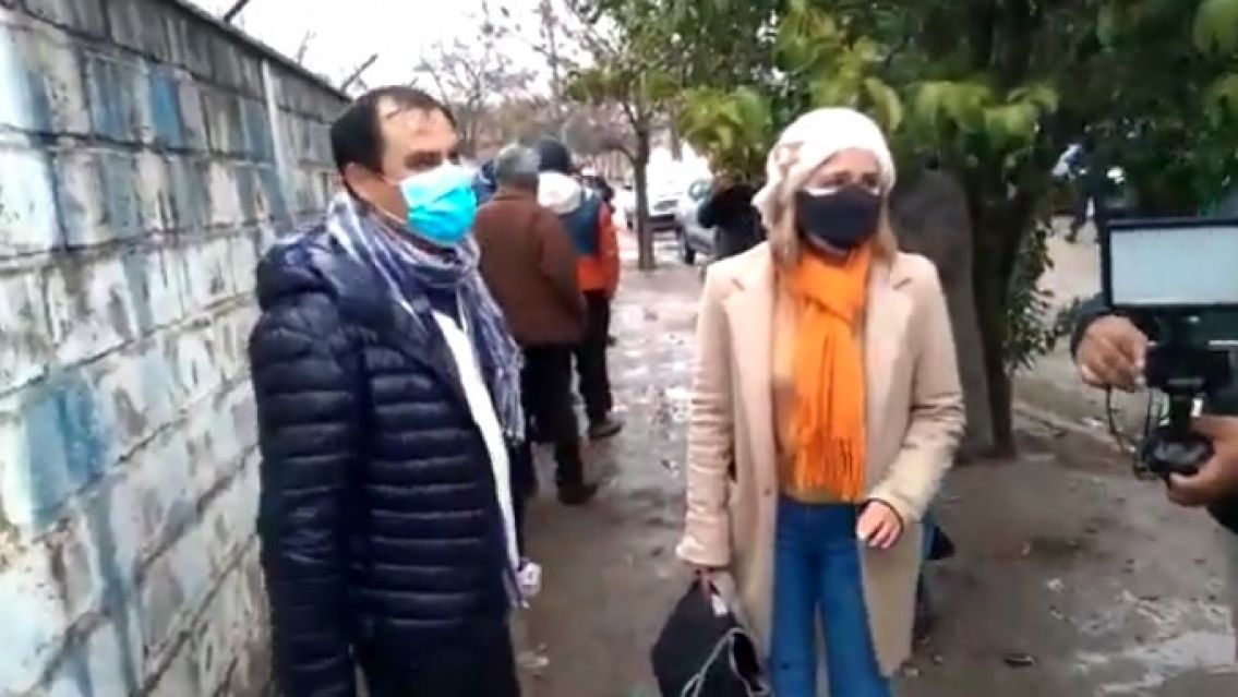 Gutiérrez fue a votar y lo increparon por las filas en medio del frío: "Son unos payasos"