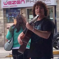 Amigacho: se hizo artista callejero, fue denunciado por estafa, su novia murió y se operó la cara