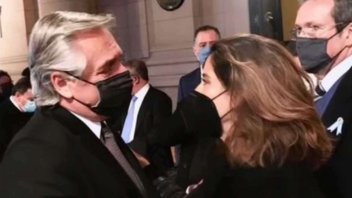 "Cobré el 10% de lo que dicen", Laura Novoa sobre la conducción del acto homenaje a los muertos por covid