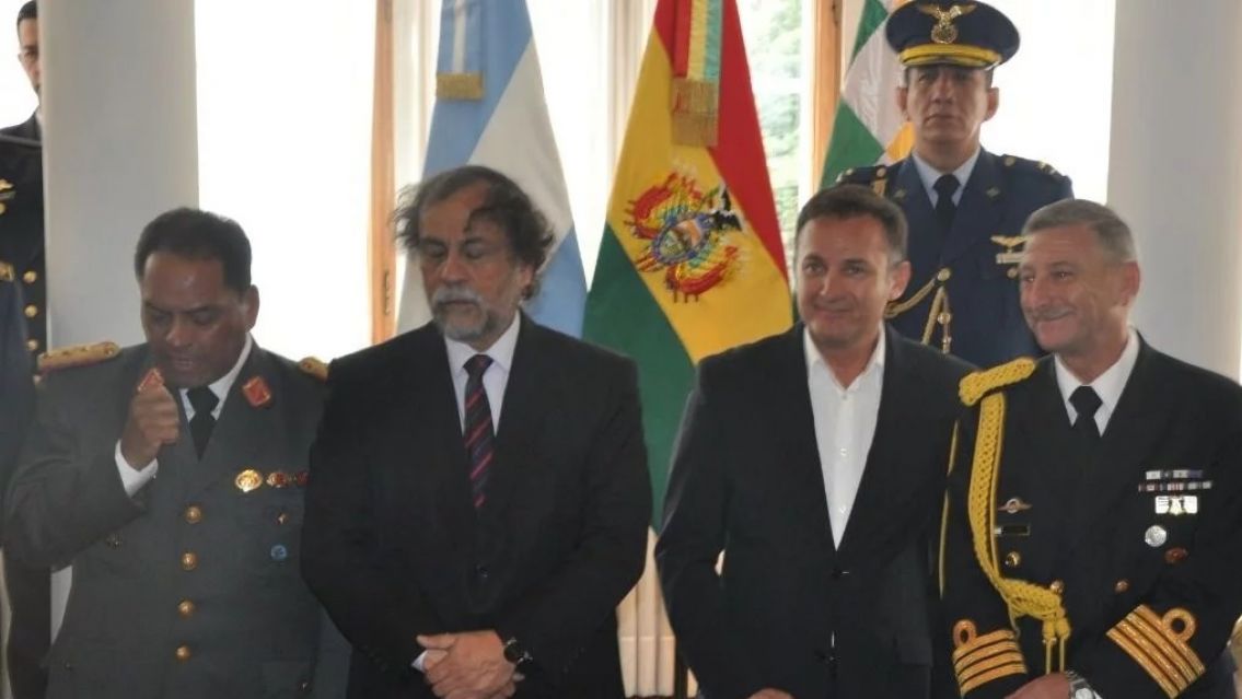Aparecen las armas enviadas a Bolivia: podr�an pedir la extradici�n del ministro juje�o