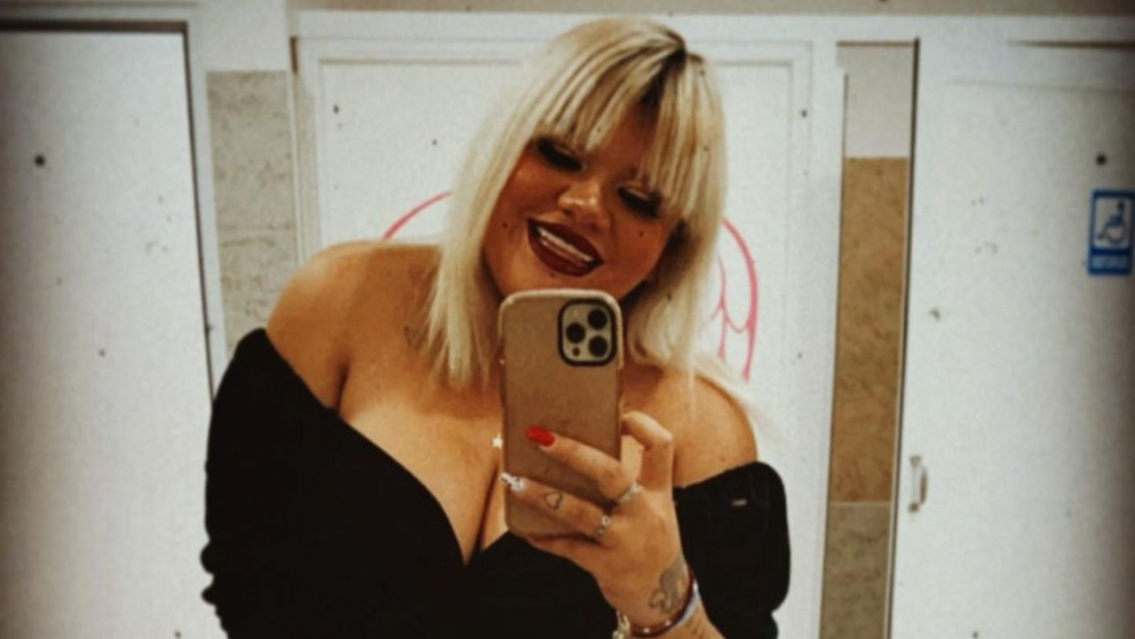 Sin miedo al éxito: No es Sol Pérez, More Rial posó sexy en medio de una ruta de Córdoba