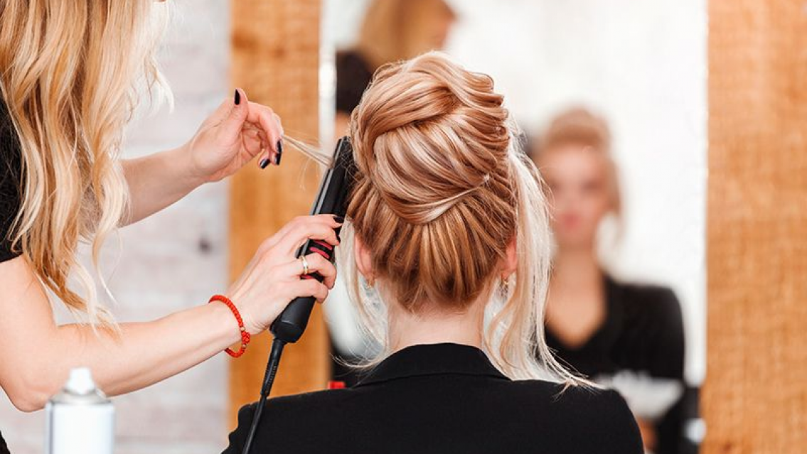 Enga�� a su marido, se fue al telo y la terminaron violando en manada 