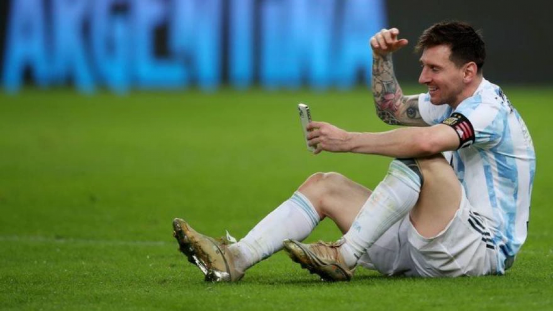 Otro contrato millonario para Messi, WhatsApp le paga por esto: