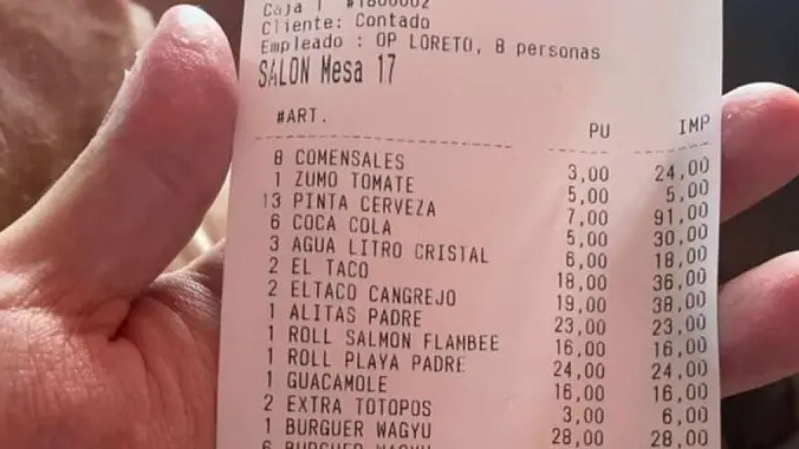 Gast� una fortuna en comida chatarra, se quej� pero le sali� el tiro por la culata