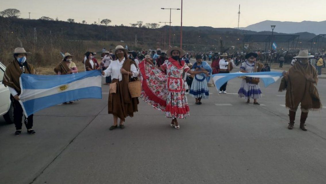 Sin autorizaci�n: Los gauchos marcharon igual por el 23 de Agosto