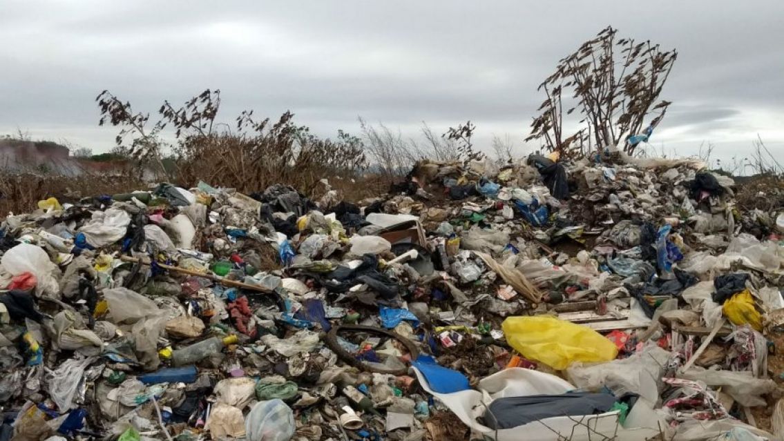 Juje�a vivi� una pesadilla: Su novio la llev� al basural y la viol�