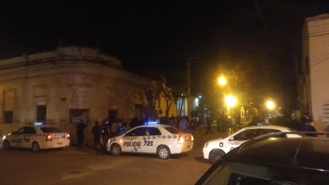 Jujeños covidiotas armaron una clande a todo trapo: La policía detuvo a 100 personas