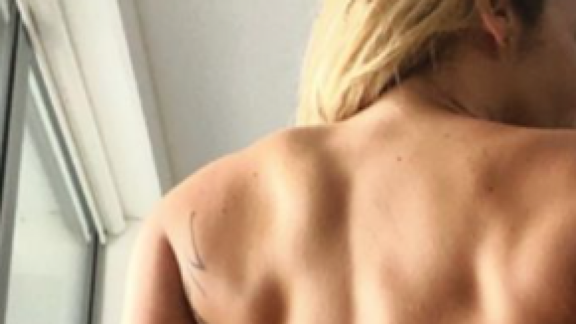 Ayelén, la joven que se mostró sin corpiño y con una calza a lo "Sol Pérez"