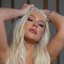 Casi sin ropa puesta: así posó esta rubia cantante por primera vez para las redes sociales