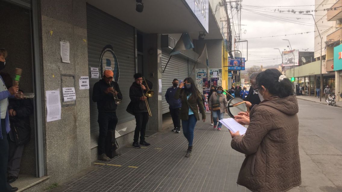 Paro en Rentas de Jujuy: trabajadores exigen que se restituya a Colazzo