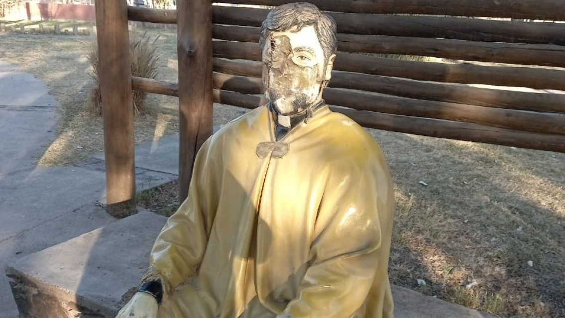 "Si no rompía algo me desquitaba con mi vieja", vandalizó un monumento norteño y se justificó