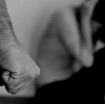 Policía denunciado por violento: sigue acosando a su ex