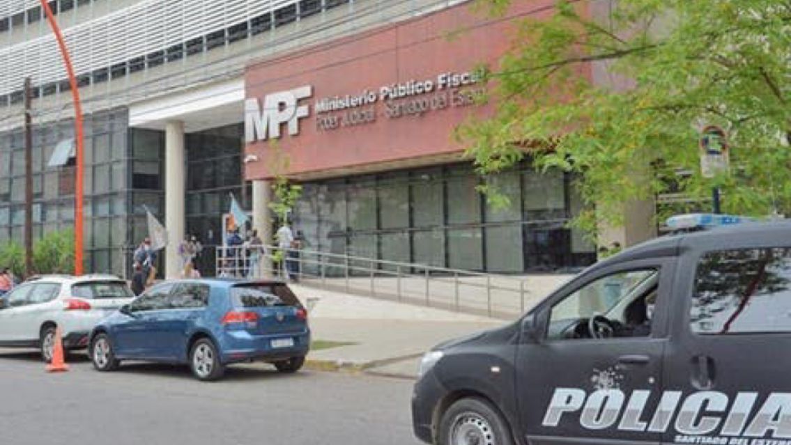 Norteño cobró el sueldo, lo gastó todo en vino y agarró a latigazos a su hija