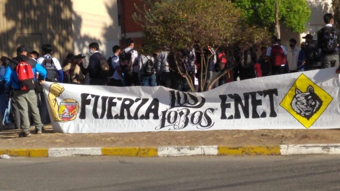 Manifestación por la ENET 1 en Jujuy: exigen respuestas de Calsina