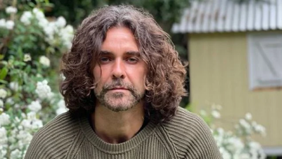 Muy ardiente, la foto hot de Mariano Martínez al límite de la censura