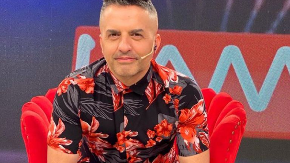 De Brito le dijo "inútil y mantenido", el bailarín le respondió que "su programa le vale verg..."