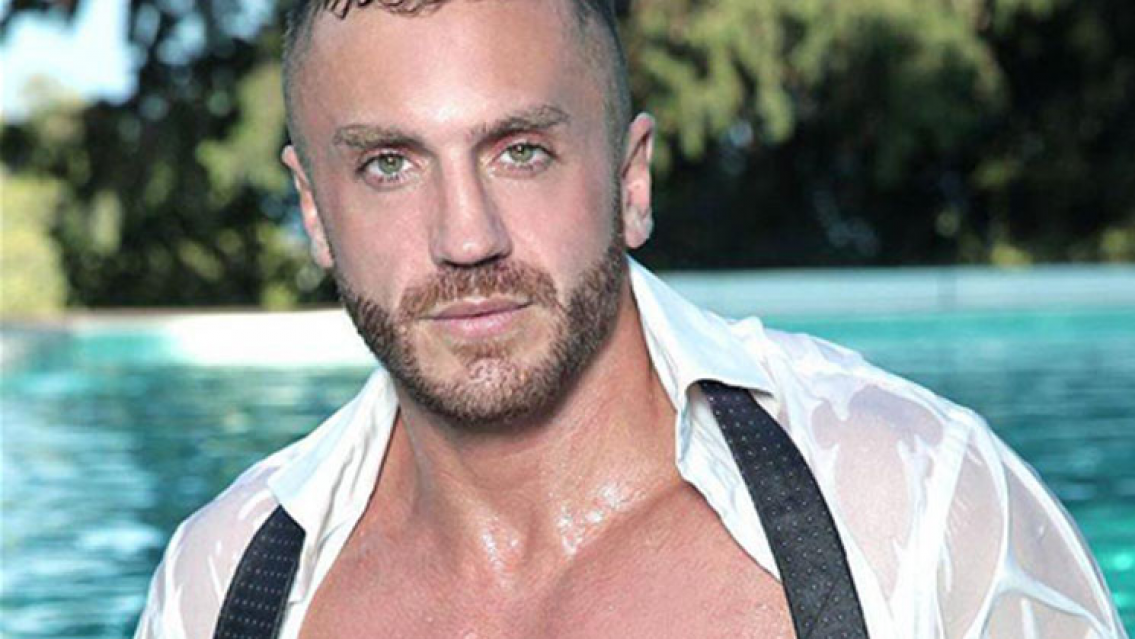 Actor porno acusa a Cristian "U" de hacer un show con la muerte de su padre