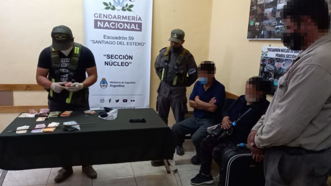 Bolivianos salieron de Jujuy con miles de dólares pero se pusieron nerviosos en un control