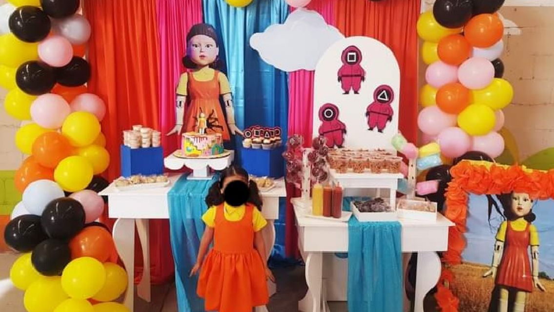 Nenita hizo su cumplea�itos como "El Juego del Calamar" y desat� la pol�mica