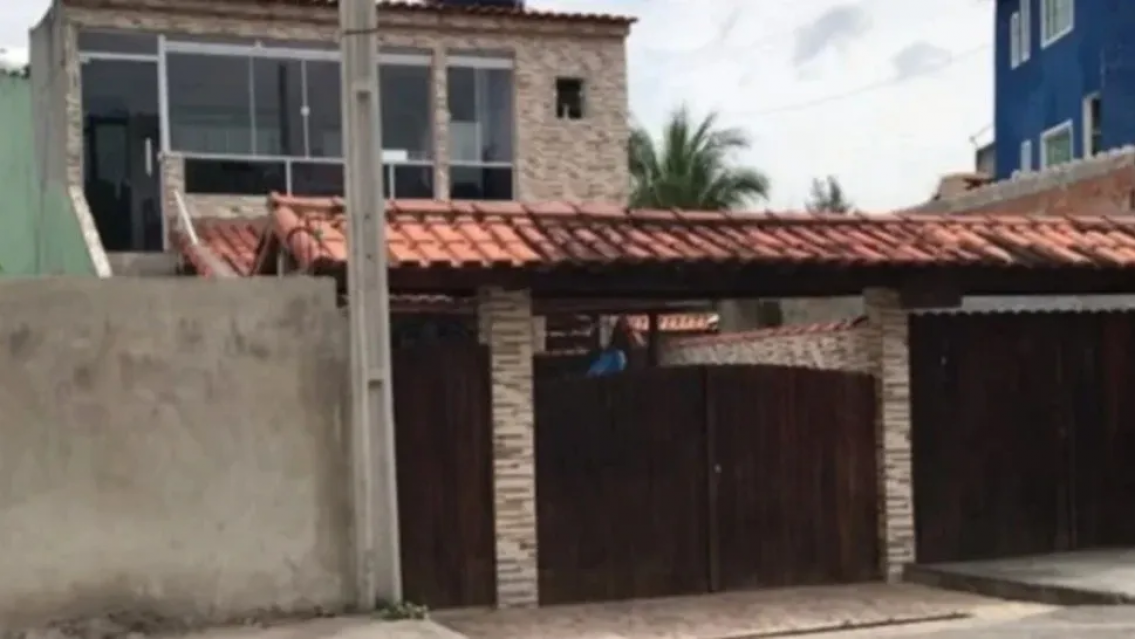 Adolescente mató a sus hermanitos de 2 y 4 años: los estranguló y prendió fuego vivos