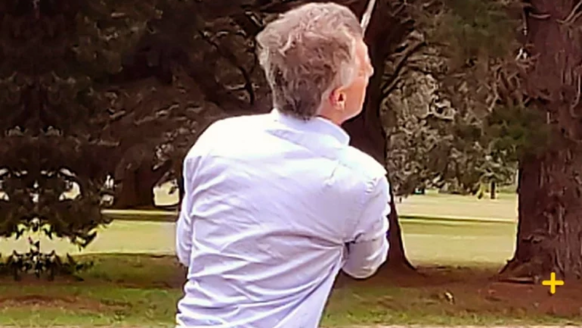 Macri se fue a jugar al golf después de no responder por el espionaje
