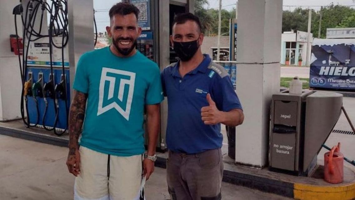 La terrible nave que llevó Tevez a una estación de servicio: más cheto que Fort