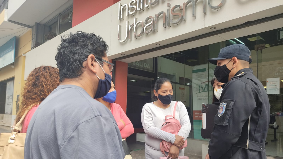 Dura acusaci�n por las viviendas del IVUJ: "Nos llueve m�s dentro que afuera"