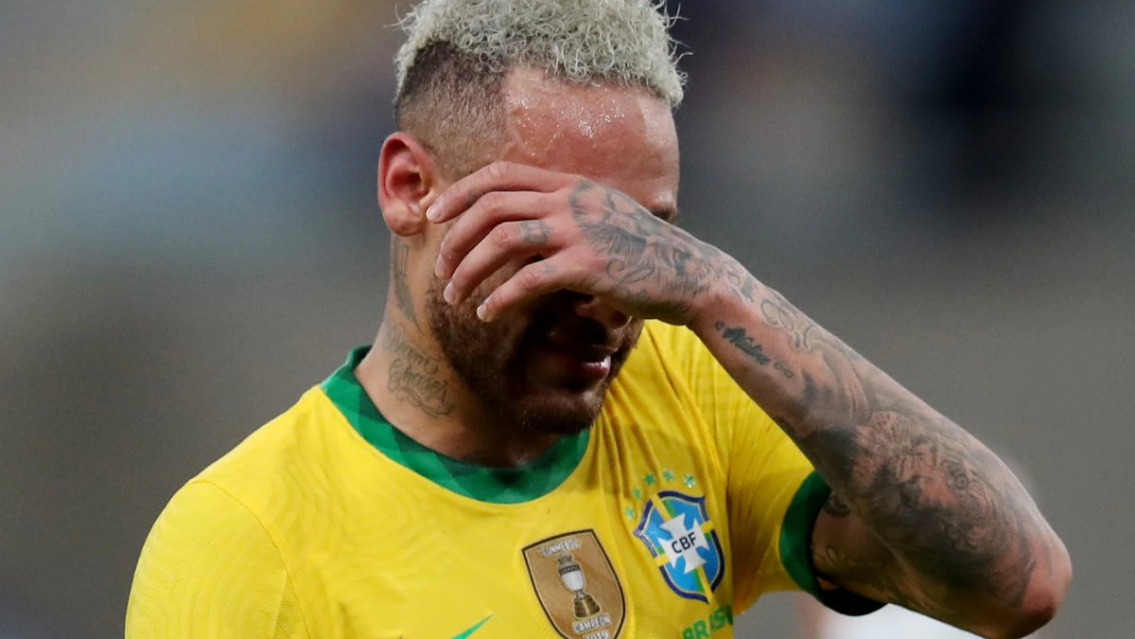 Arrug� Neymar, no juega esta noche. Porqu� se baj� el crack de Brasil del partido de hoy