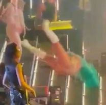 La impactante caída de la cantante Karol G en pleno concierto en Miami