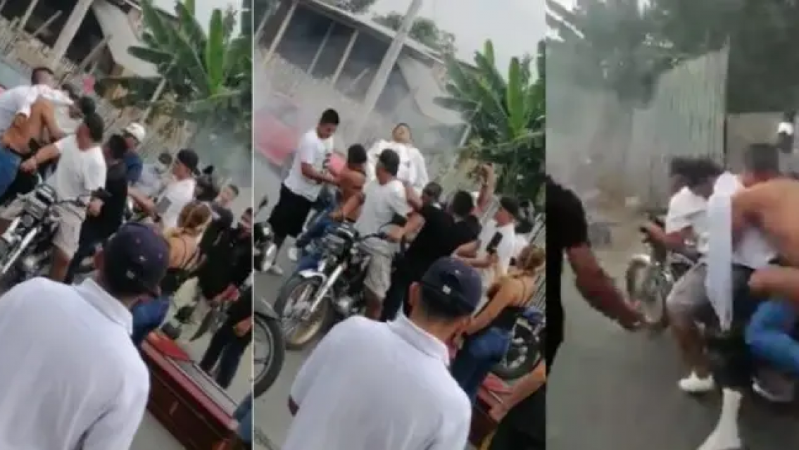 Sacaron el cad�ver de su amigo del ata�d y lo hicieron pasear en moto. HAY VIDEO