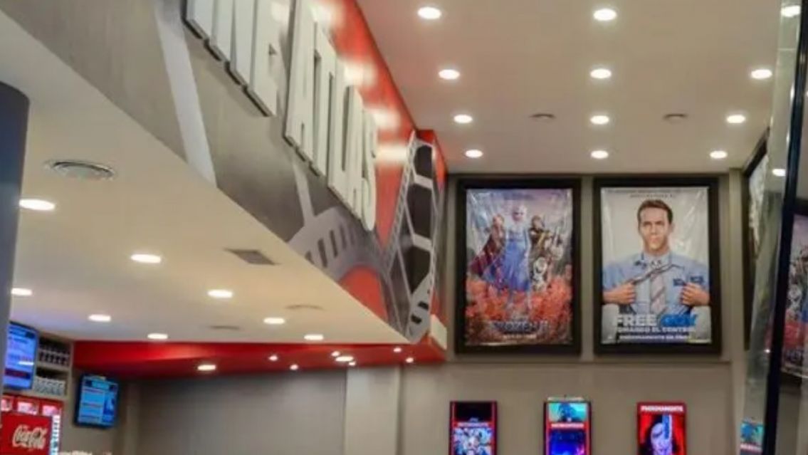 El cine Atlas emiti� un comunicado por la reacci�n agresiva de la gente contra el pase sanitario