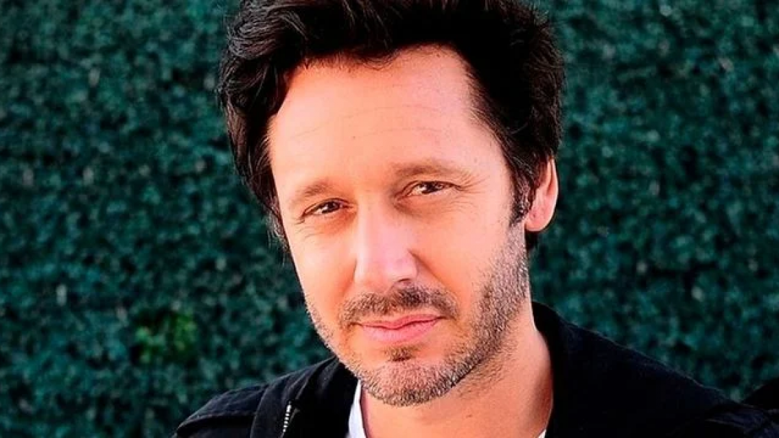 La foto de Benjamín Vicuña en la cama. Soltero y sin ropa, la tiene...