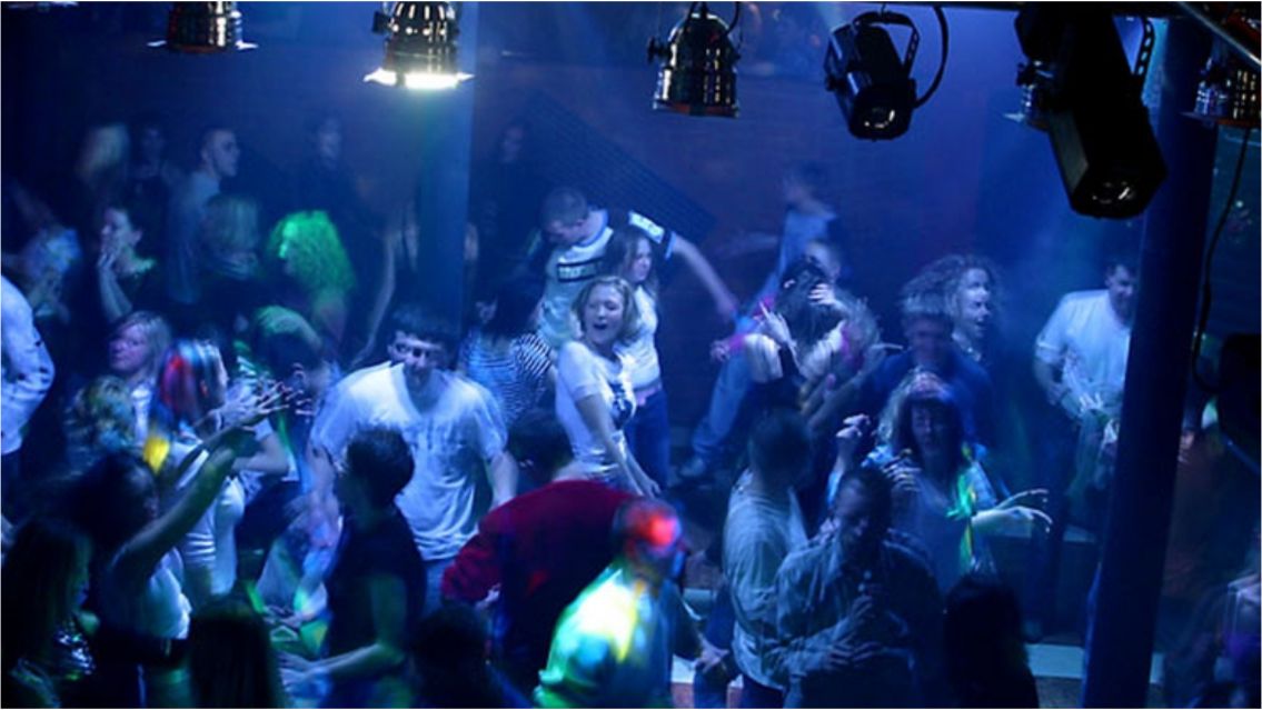 Lo "bultearon" en el boliche y ten�a m�s que un sorpres�n