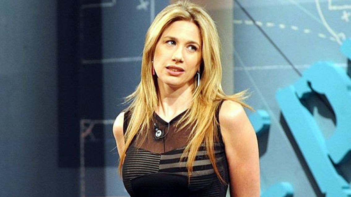 Alina Moine le dio la bienvenida al verano con su bikini negra