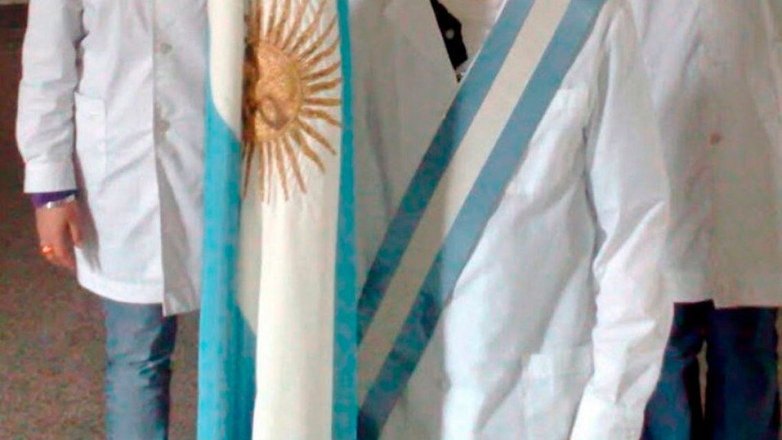 Ya no será para los chicos más estudiosos: quiénes podrán ser abanderados