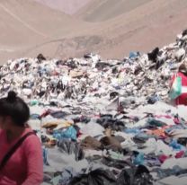 Montañas de ropa sin usar se acumulan en el desierto de Atacama