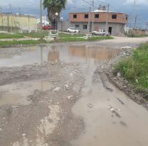 Un barrio recién entregado en Palpalá se inundó y las calles quedaron destruidas
