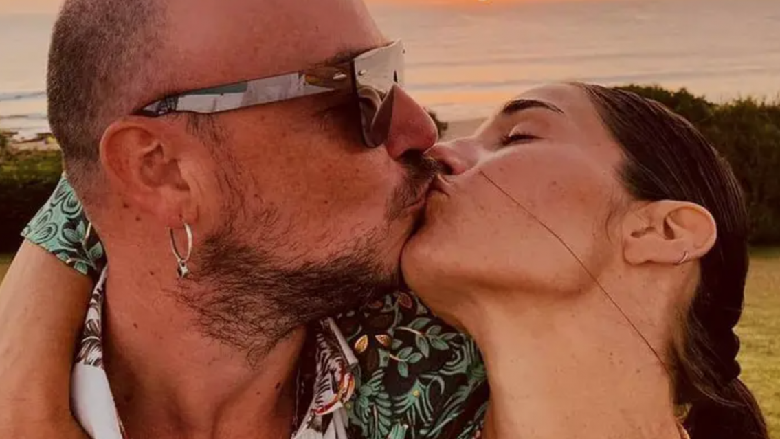 "Mujer libre": Juanita Viale arranc� el a�o bes�ndose con un hombre que no es su novio