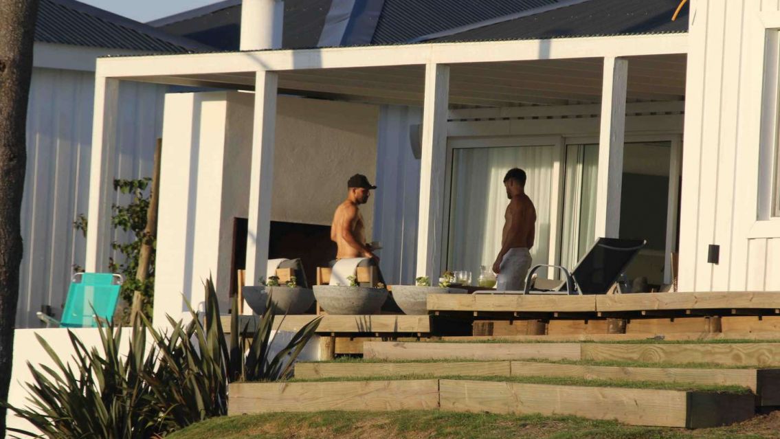 El Pocho Lavezzi y el Kun Ag�ero juntos de vacaciones, las fotos de la mansi�n que comparten