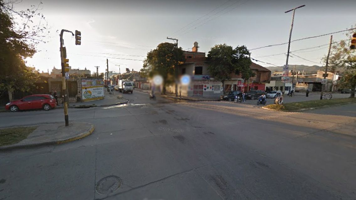 Terrible peleaa de patotas: Changuitos jujeños destrozaron autos y golpearon a policías