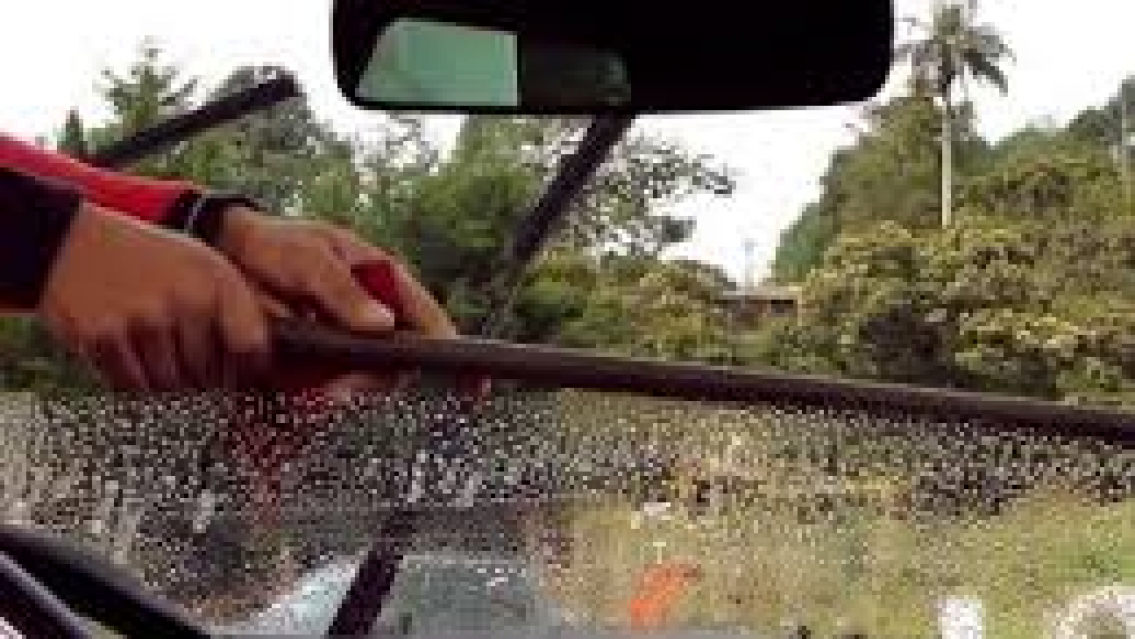 Famosa actriz e "hija de" apareció limpiando vidrios. ¿Está en la ruina?