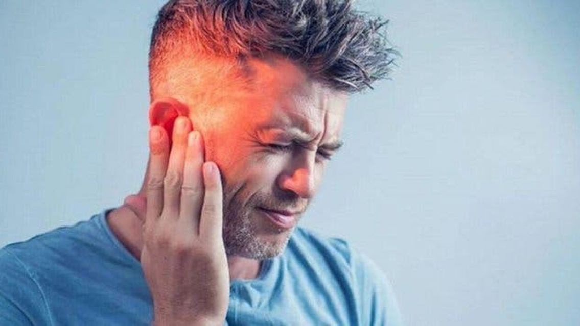 Ómicron: ¿cuál es el síntoma "oculto" que sólo el paciente puede percibir?