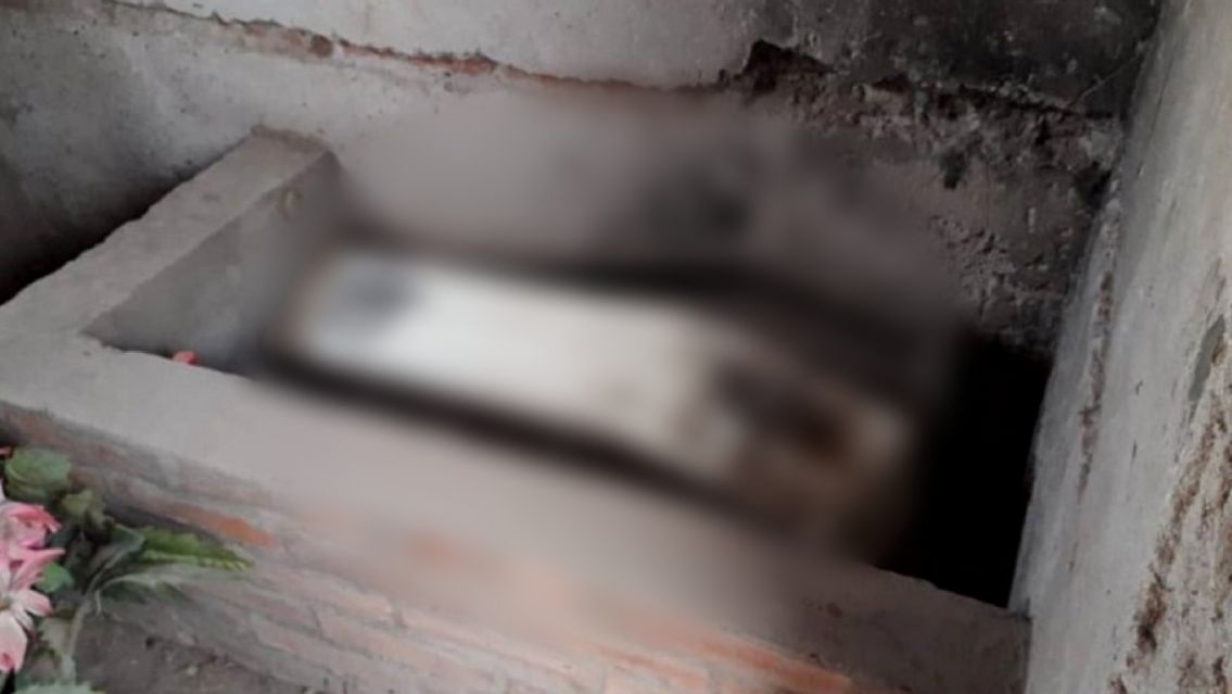 Horror en un cementerio: rompieron la tumba de dos hermanitos para hacer plata