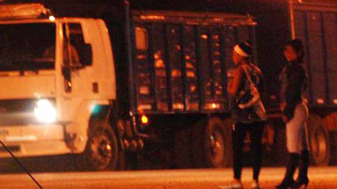 Camionero quiso tener una "alegr�a" y result� ser la viuda negra: lo dej� pila