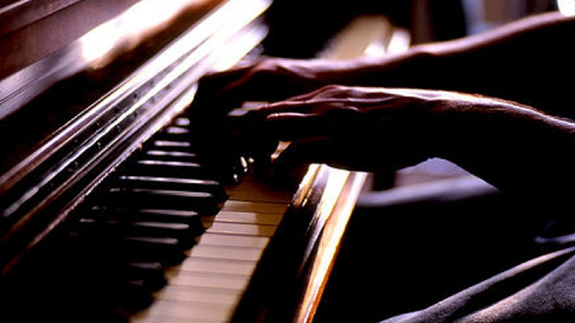 Preocupa la salud de famoso cantante porque tiene covid y es de riesgo