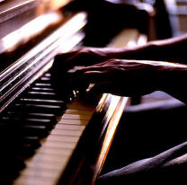 Preocupa la salud de famoso cantante porque tiene covid y es de riesgo